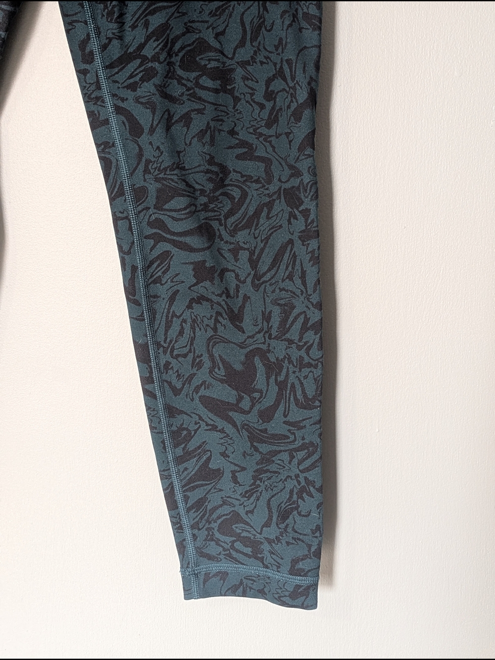 4/$10 ✨ Athletic Works Patterned Teal & Black High-Waist Leggings Women's - Picture 2 of 10